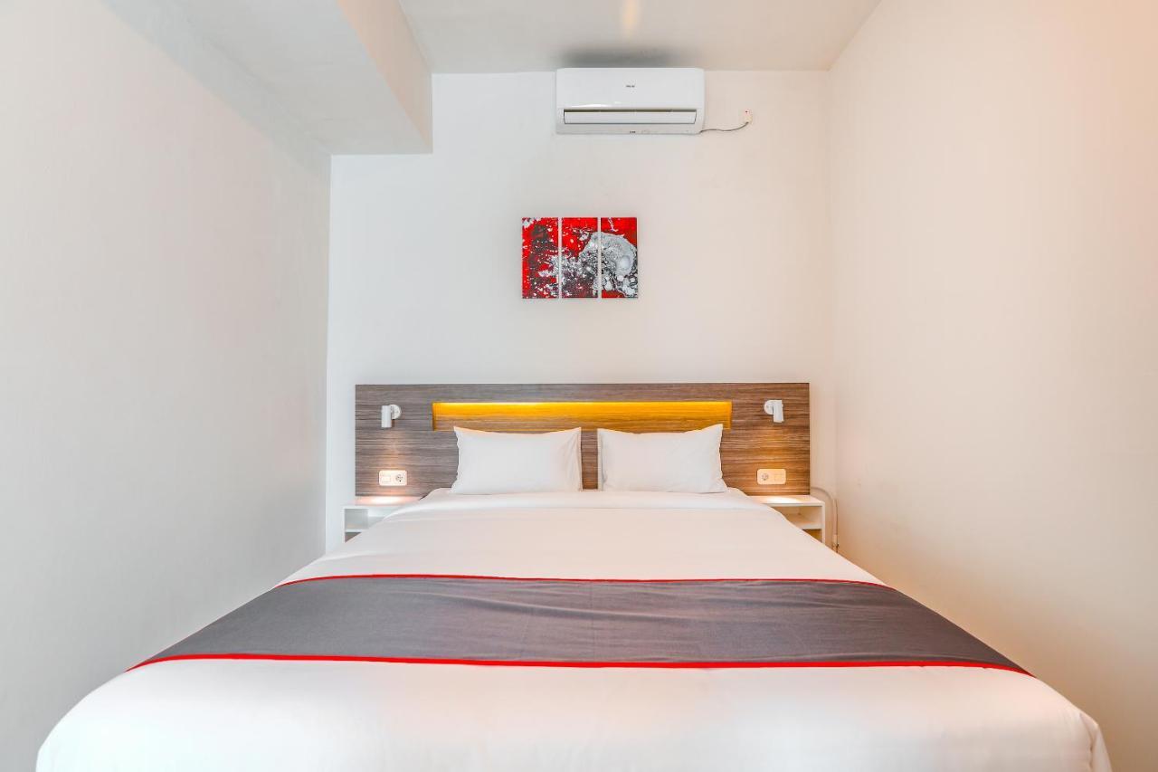 Super Oyo Collection O 16 Vittoria Residence Jakarta Kültér fotó
