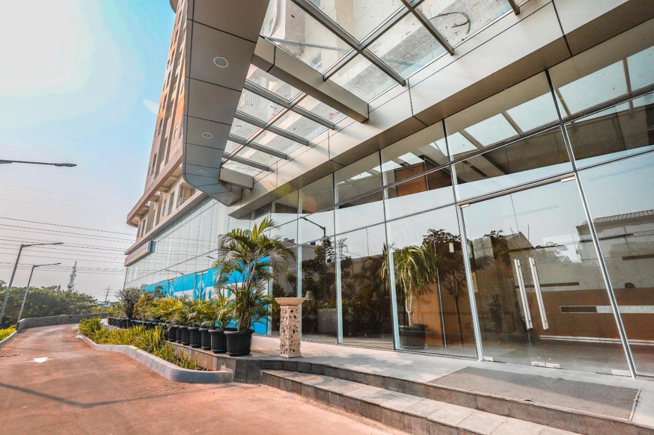 Super Oyo Collection O 16 Vittoria Residence Jakarta Kültér fotó
