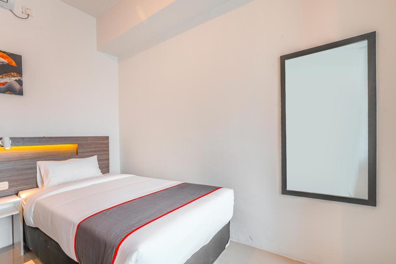 Super Oyo Collection O 16 Vittoria Residence Jakarta Kültér fotó
