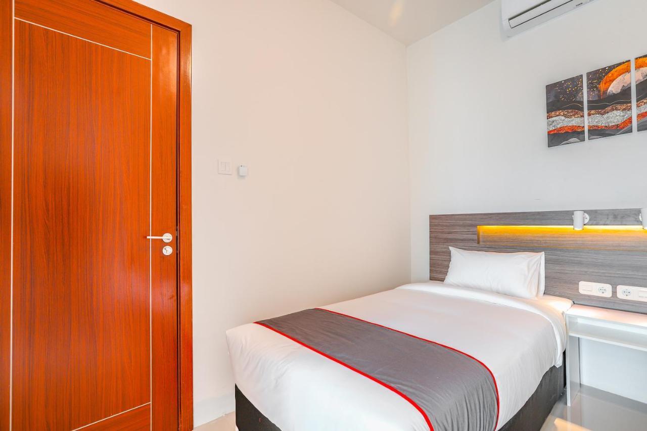 Super Oyo Collection O 16 Vittoria Residence Jakarta Kültér fotó